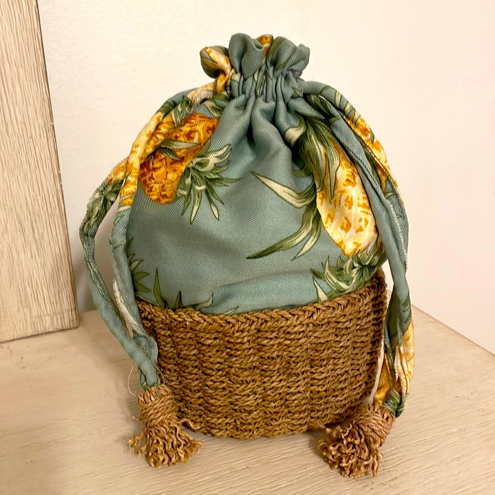 Tommy Bahama Cosmetic Pineapple Bag